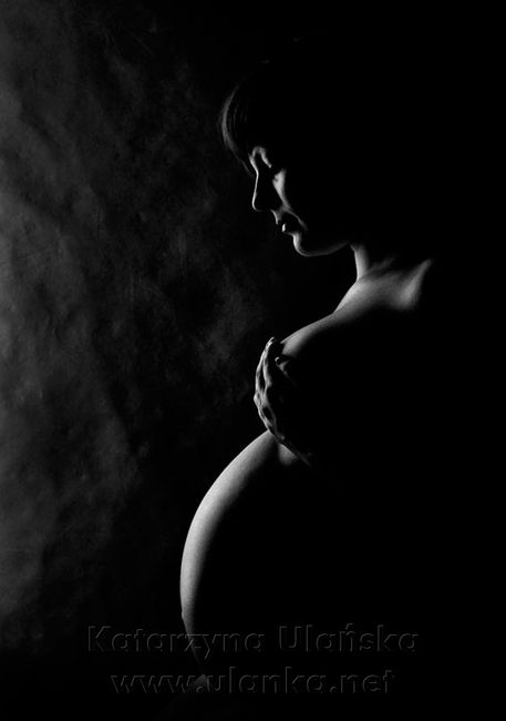 Fotografia ciążowa, naga kobieta w ciąży