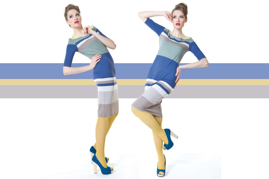 Fotografia mody, modelka w niebieskiej sukience w paski