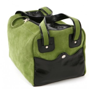 Packshot fotografia produktu, zielona torba skórzana