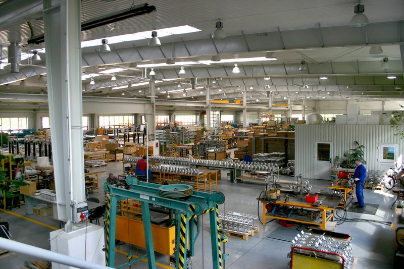 fotografia wizerunkowa fabryki, hala produkcyjna