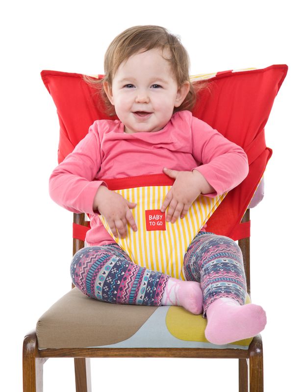 packshot - fotografia produktu, dziecko na foteliku dzięciecym