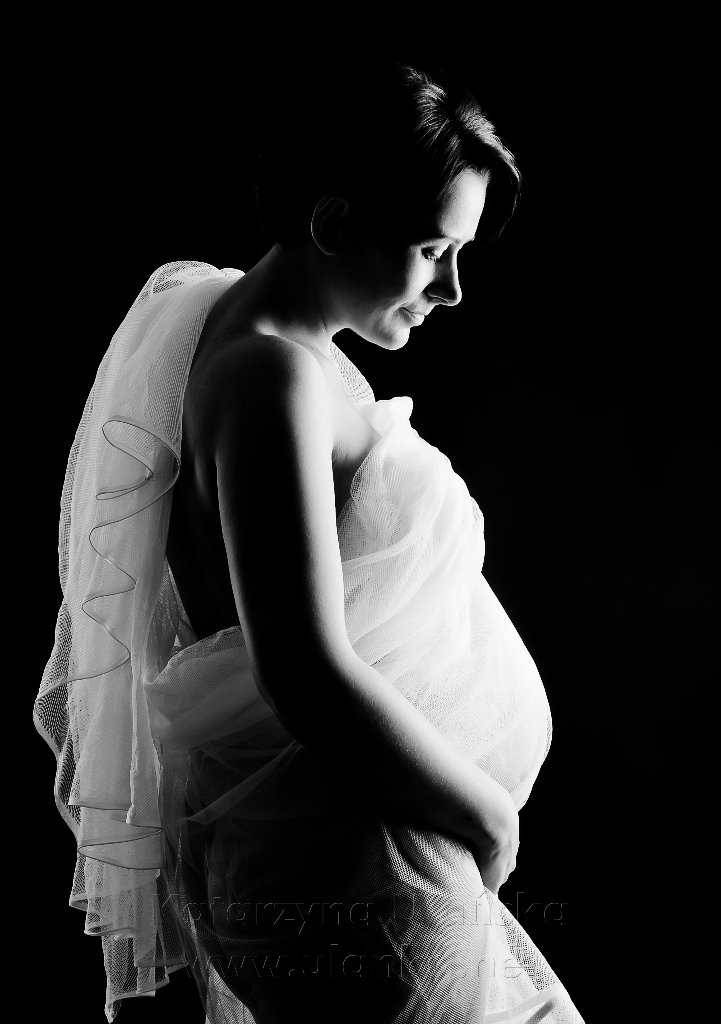 kobieta w ciąży - zdjęcie artystyczne