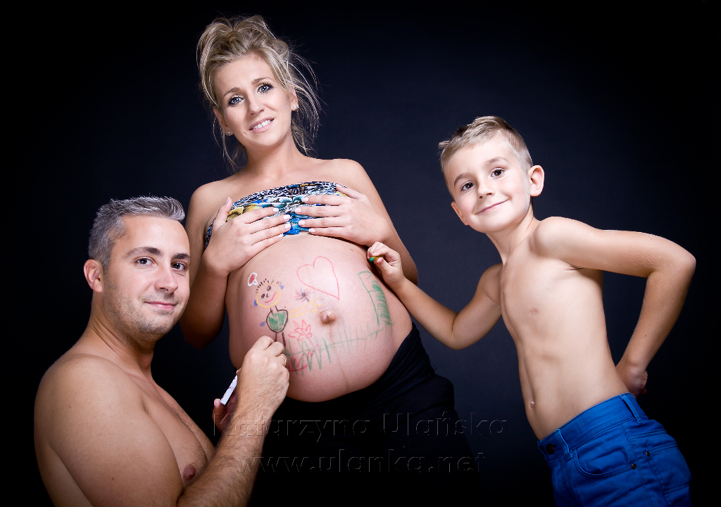 rodzina z mamą w ciąży
