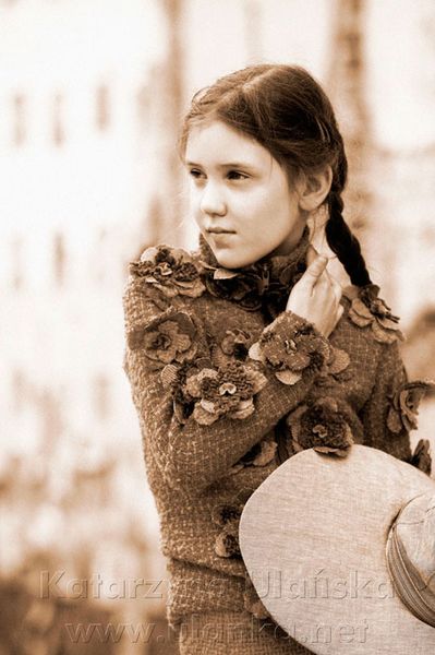 Fotografia dziewczynki stylizowanej na modelkę