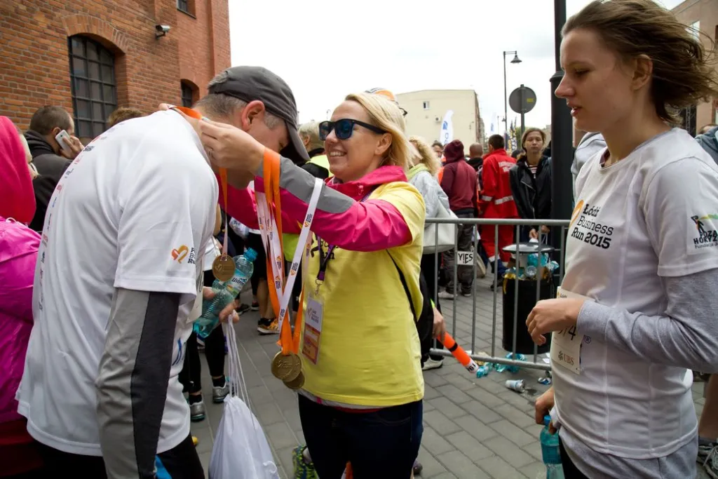 Rozdawanie medali na Łódź Business Run