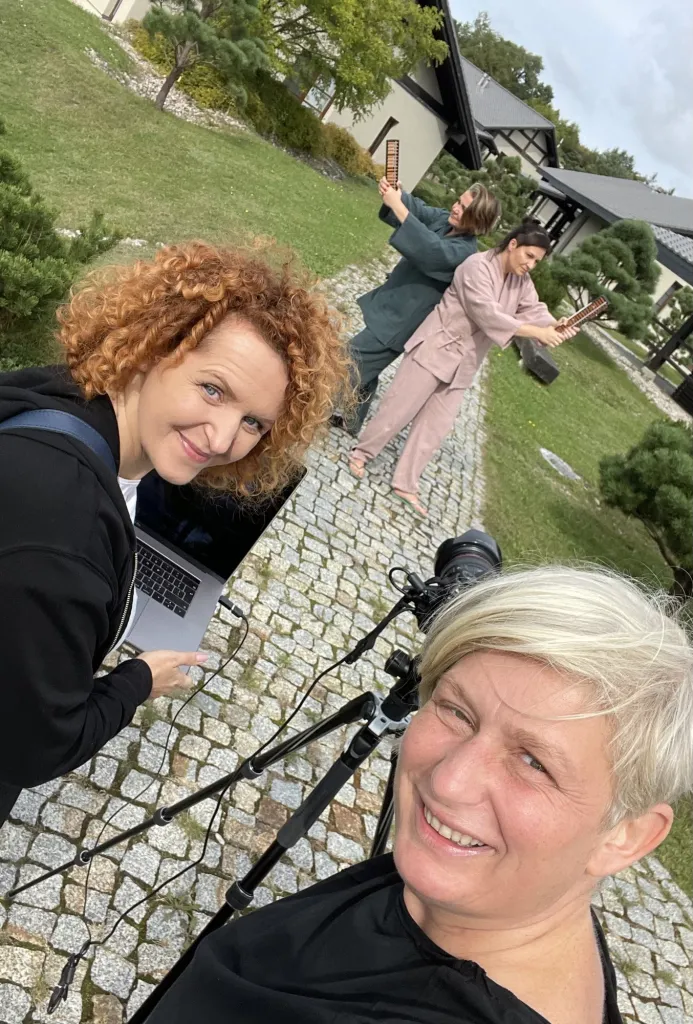Selfie fotografki podczas sesji w plenerze
