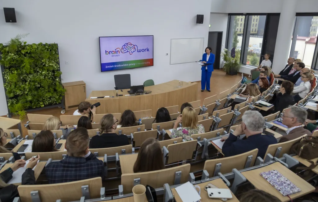 Fotografia eventowa – szkolenie w sali konferencyjnej