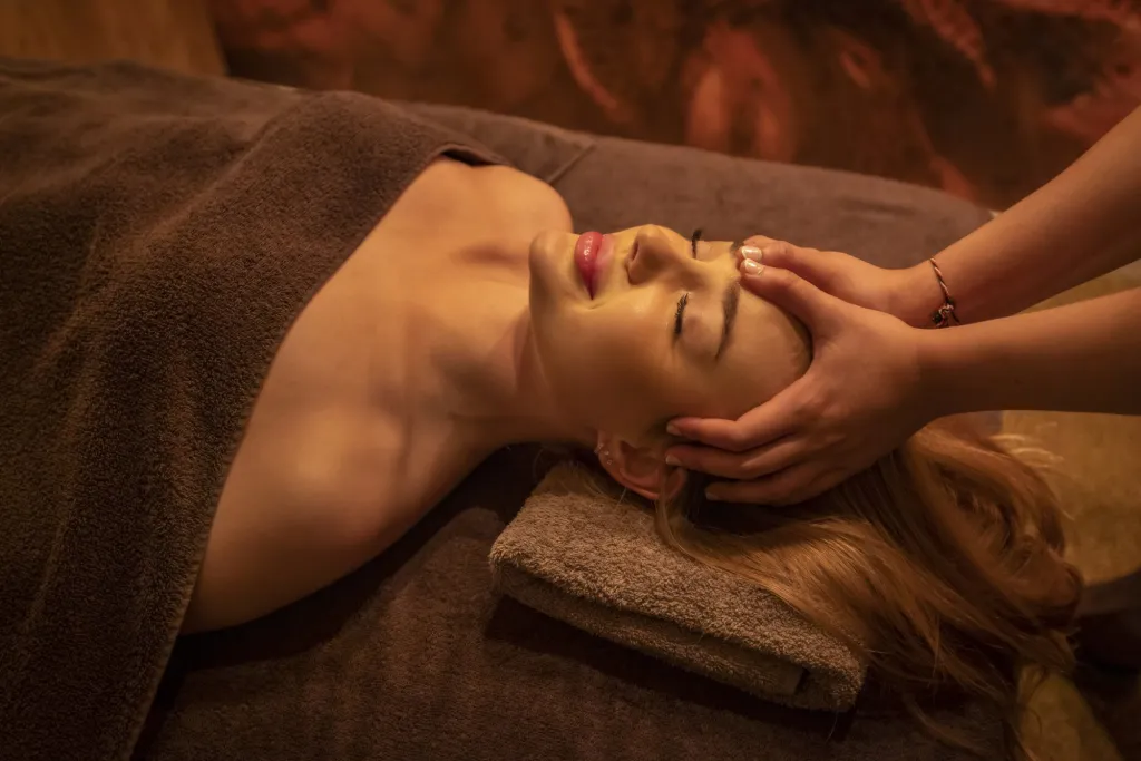 Fotografia korporacyjna – zabieg w gabinecie spa