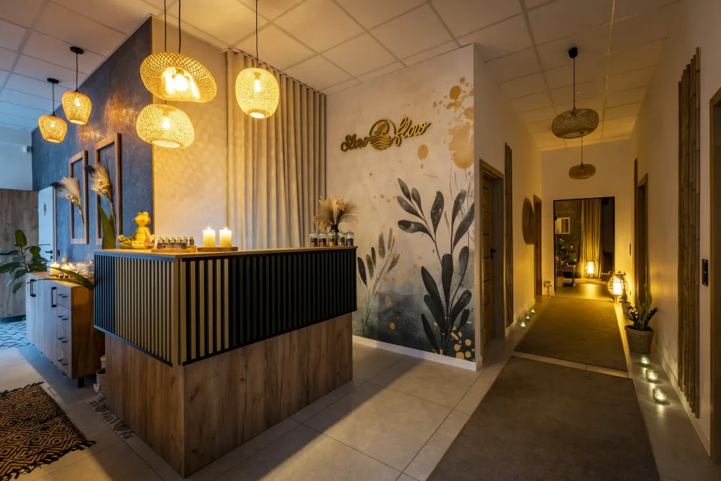 Fotografia korporacyjna – wnętrze recepcji salonu