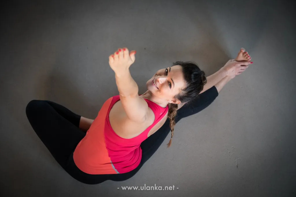 Sesja wizerunkowa trenerki fitness podczas ćwiczeń