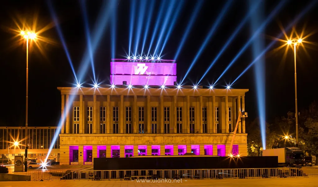 Fotografia architektury nocą – teatr w świetle reflektorów