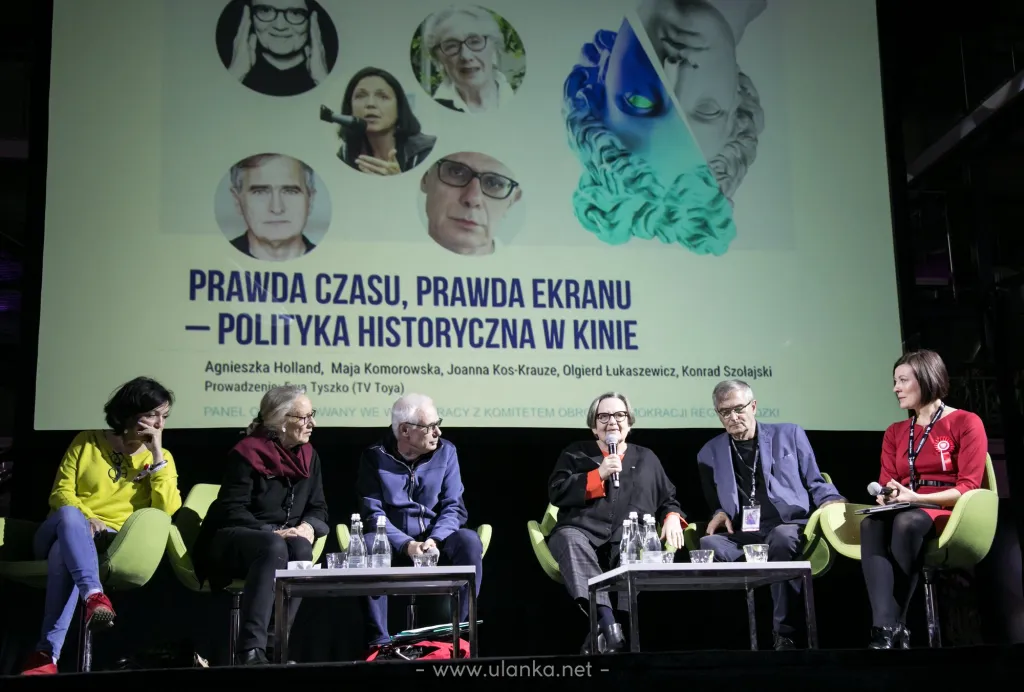 Fotoreportaż z debaty filmowej na scenie