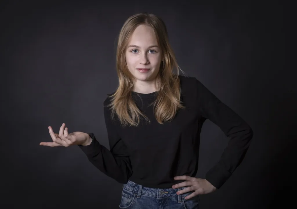 Fotografia dziecięca – nastolatka w studiu