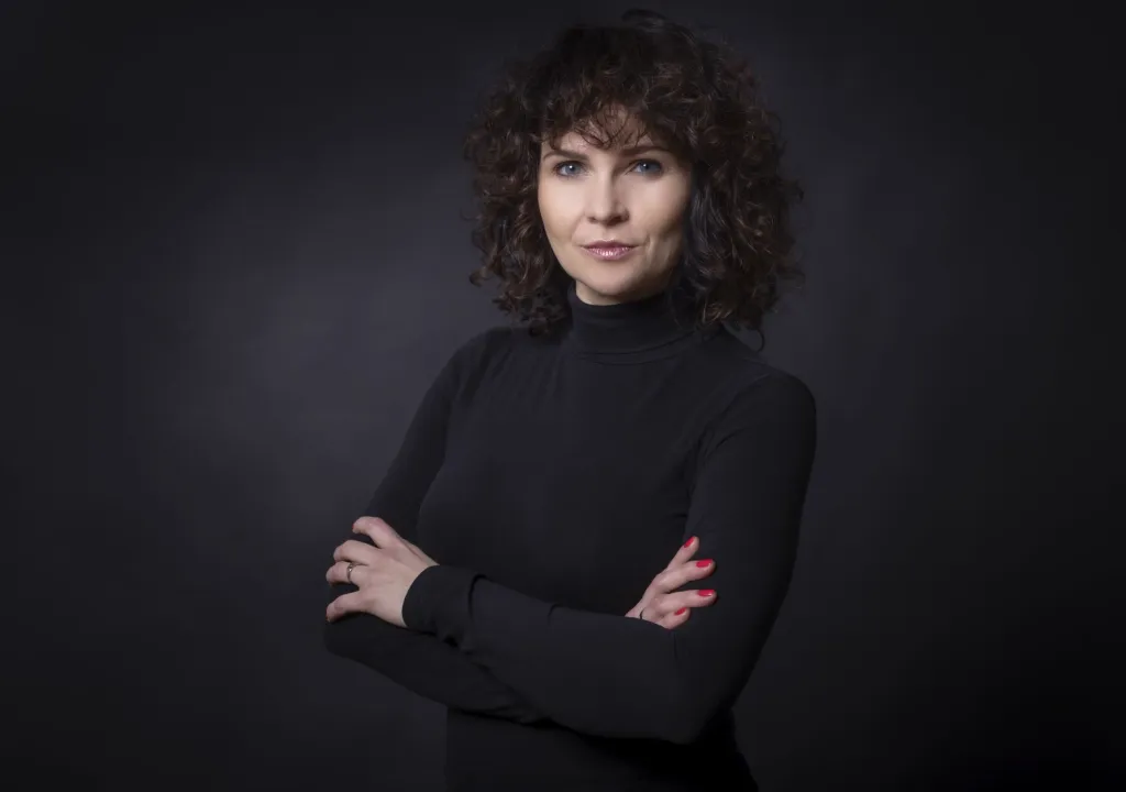 Sesja rodzinna – portret mamy w studiu